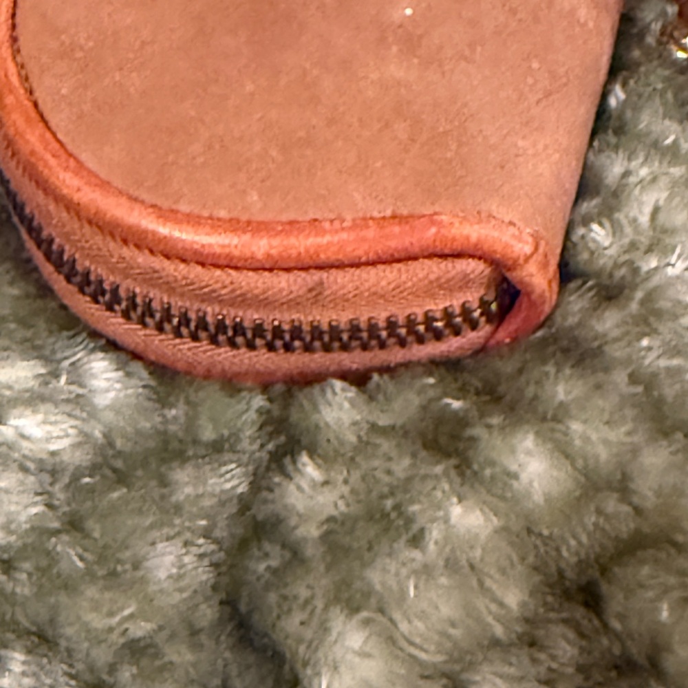 Dooney and Bourke coin purse - Picture 5 of 9